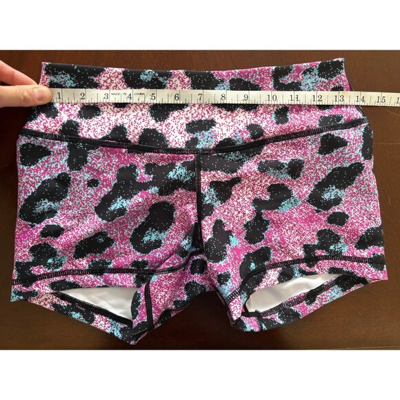 Peachy Athletic NWT Peach Perfect Animal Print Workout Booty Shorts Size Medium - Picture 8 of 11
